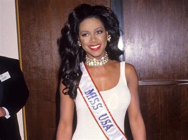 Kenya Moore Age, Husband, Net worth, Height, Weight, Bio 6 Kenya Moore won Miss USA