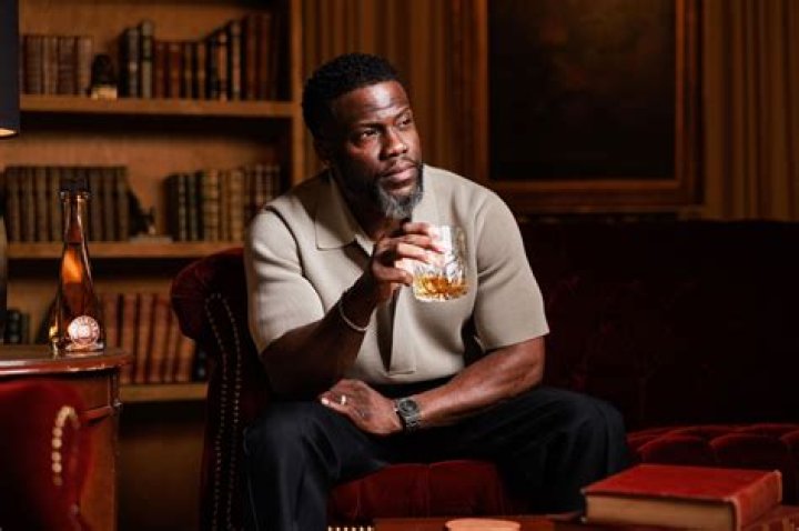 Kevin Hart una vez m&aacute;s se burla de s&iacute; mismo con una foto viral con la
