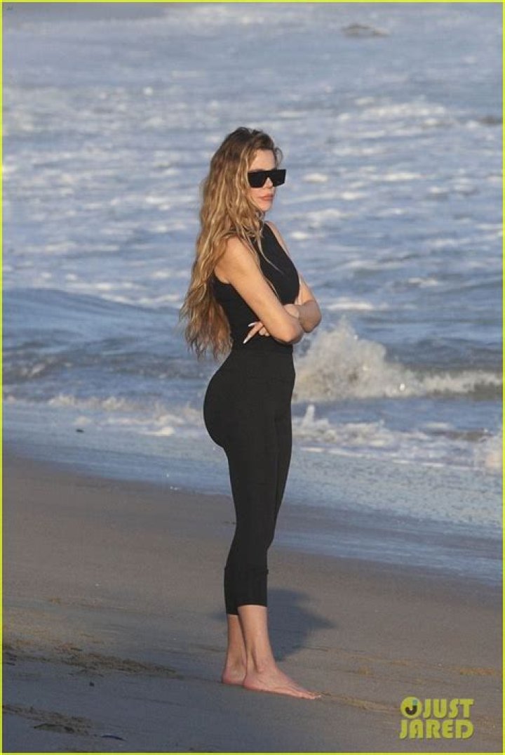 kim khloe beach