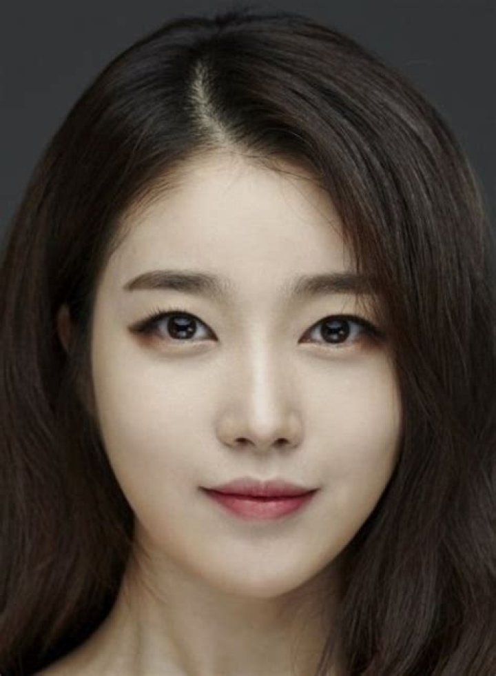 Kim Yeo-jin Biography, Age, Height, Husband, Net Worth, Family |