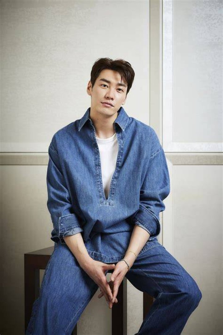 Kim Young Kwang Talks About Wanting To Make People Laugh With His First