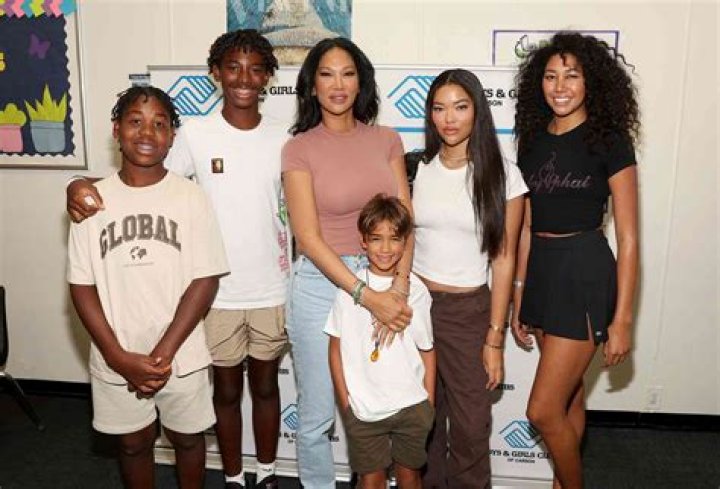 Kimora Lee Simmons CoParents Her 5 Kids with 'Me, Myself and I'