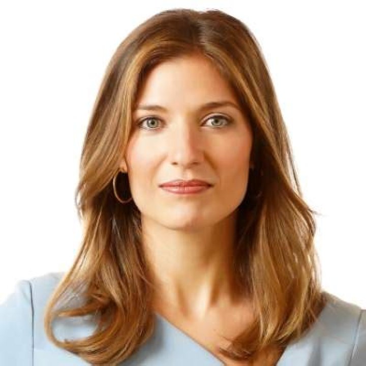 Know Her Net Worth, Bio & Boyfriend ·