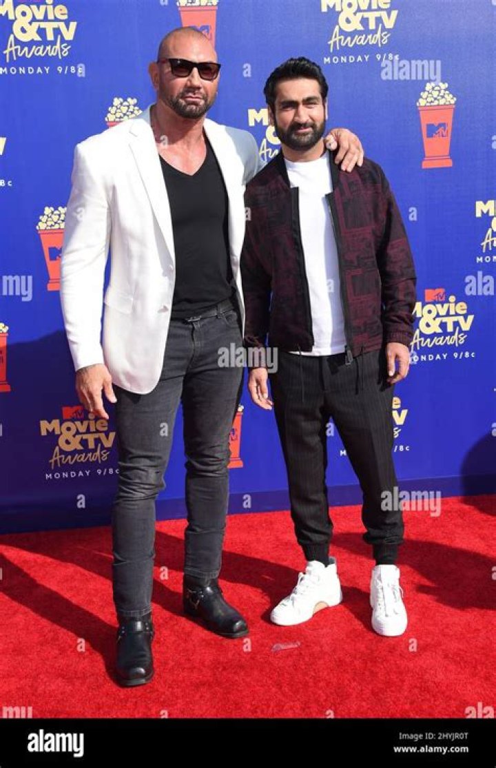 Kumail Nanjiani Height, Weight, Age, Wife, Biography & Family 7 Kumail Nanjiani with Dave Bautista