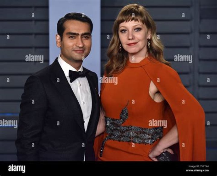 Kumail Nanjiani Height, Weight, Age, Wife, Biography & Family 4 Kumail Nanjiani with his wife Emily Gordon