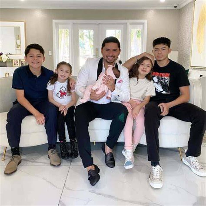 Larry Hernandez is Married to Wife: Kenia Ontiveros. 5 Kids.
