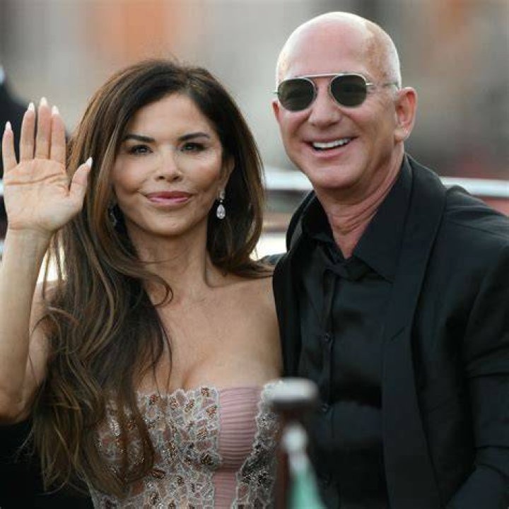 Lauren Sánchez Bio, Family, Career, Boyfriend, History, Measurements