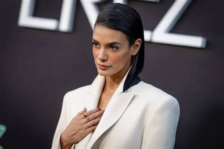 Laysla De Oliveira Attends Netflix&rsquo;s Locke and Key Series Premiere in