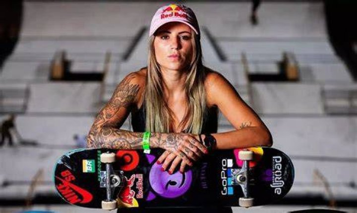 Let&iacute;cia Bufoni Skateboard Red Bull Athlete Profile