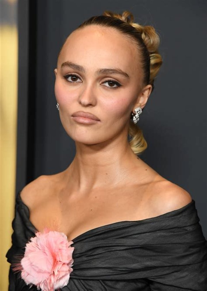 LilyRose Depp&rsquo;s extreme PDA with girlfriend 070 Shake Photos The