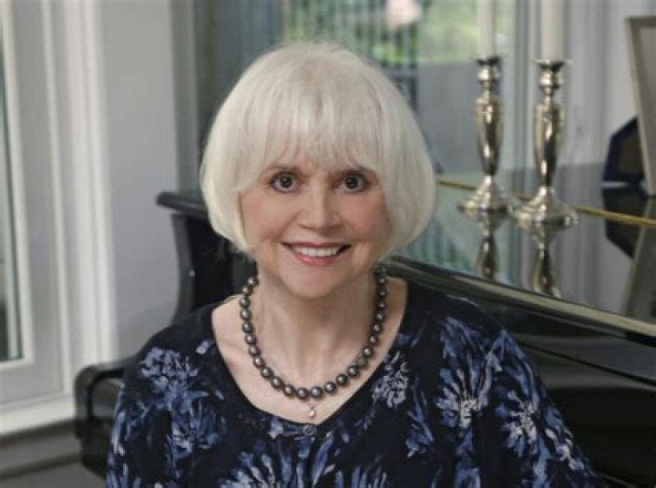 Linda Ronstadt Bio, Age, Career, Net Worth, Body Measurements