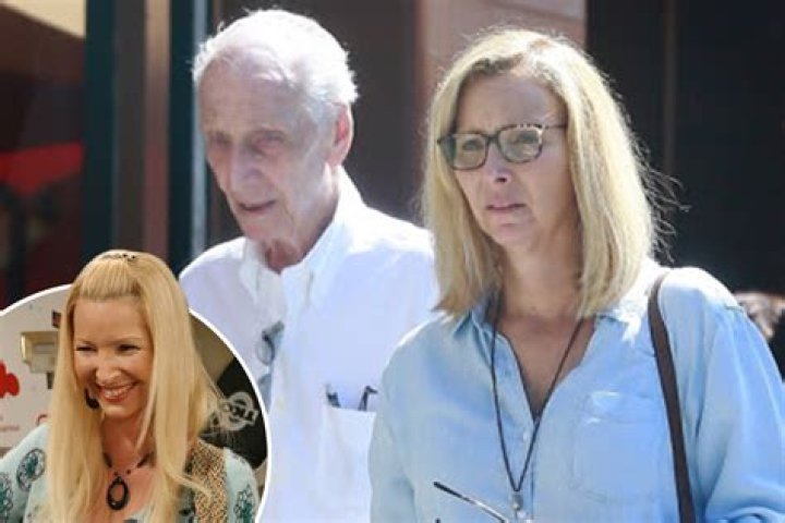 Lisa Kudrow takes her dad Lee N. Kudrow out to lunch as Friends