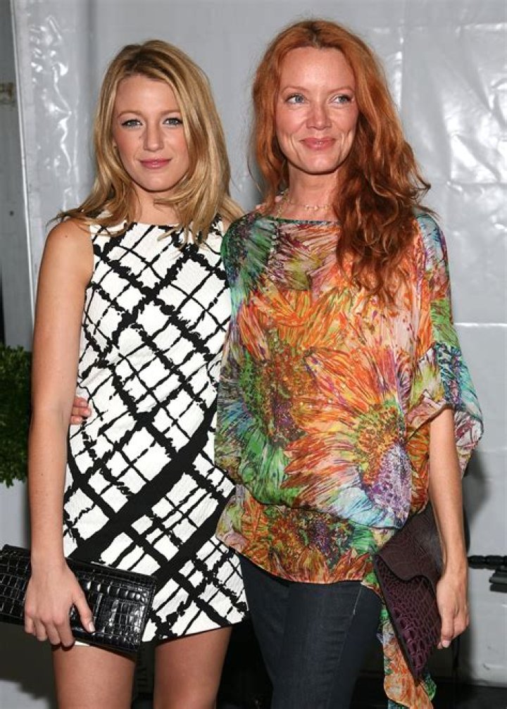 Lori Lively Stock Photos & Lori Lively Stock Images Alamy