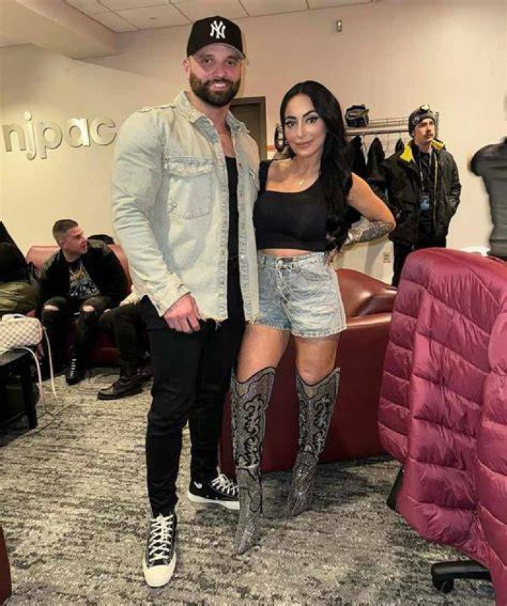 &lsquo;Jersey Shore&rsquo; star Angelina Pivarnick shares cryptic posts after