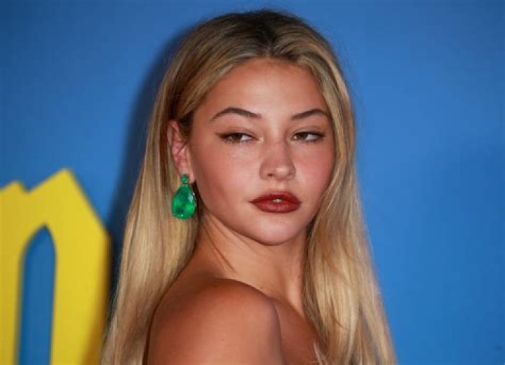 Madelyn Cline's Height and Weight Revealed