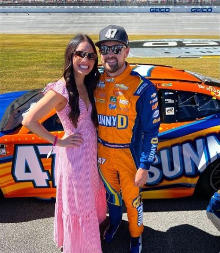 Madyson Joye Goodfleisch Wiki (Ricky Stenhouse Jr Wife), Biography, Age, Baby, Net Worth, Height, Parents & More 4 Madyson Joye Goodfleisch Net Worth, Income Source