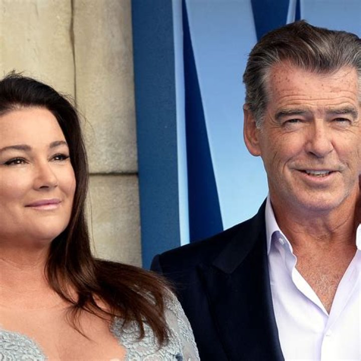 mamă umflă umflare pierce brosnan wedding photos Influent trișa membrelor