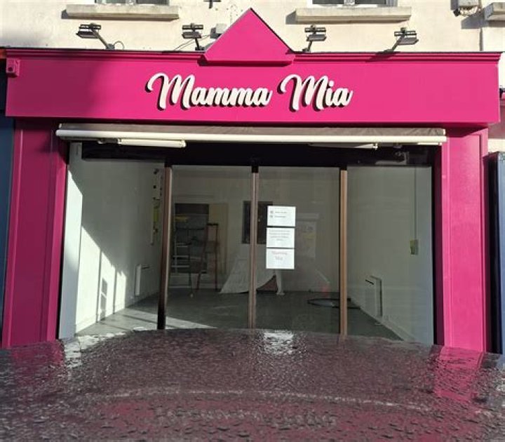 Mamma mia trama, canzoni, cast e streaming del film in onda su Rete 4