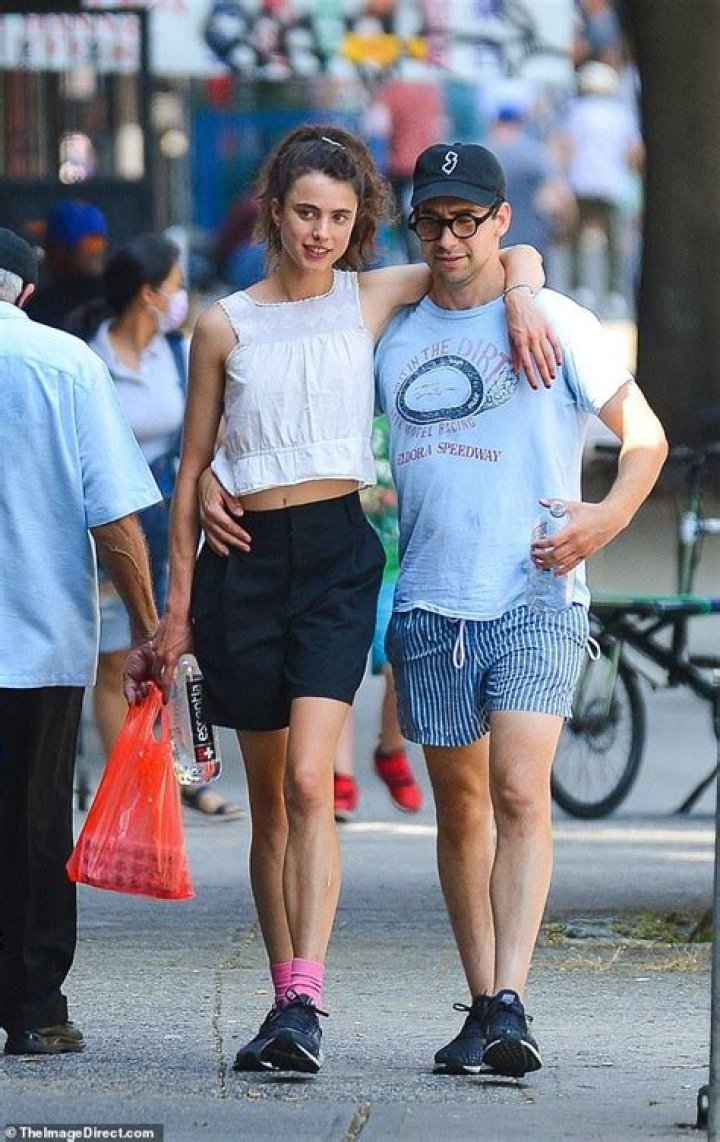 Margaret Qualley debuts her romance with Jack Antonoff Daily Mail Online