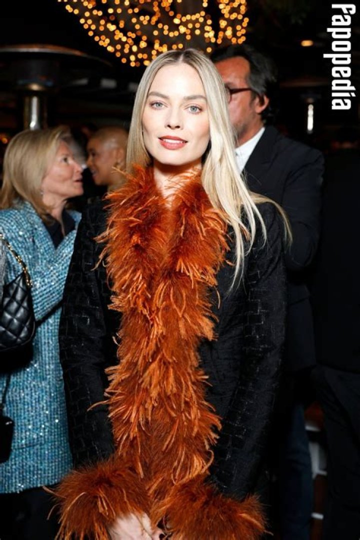 Margot Robbie Nude, OnlyFans Leaks, Fappening Page 37 FappeningBook