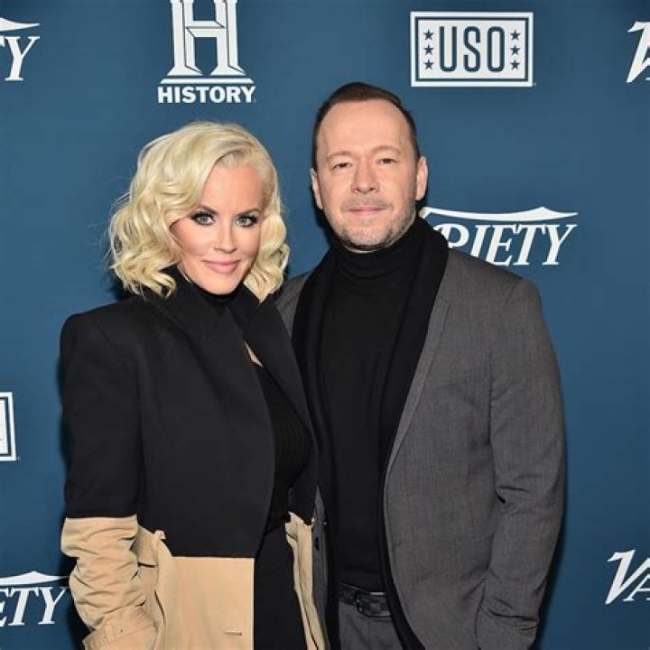 Mark Wahlberg joins Jenny McCarthy in Chicago Daily Mail Online