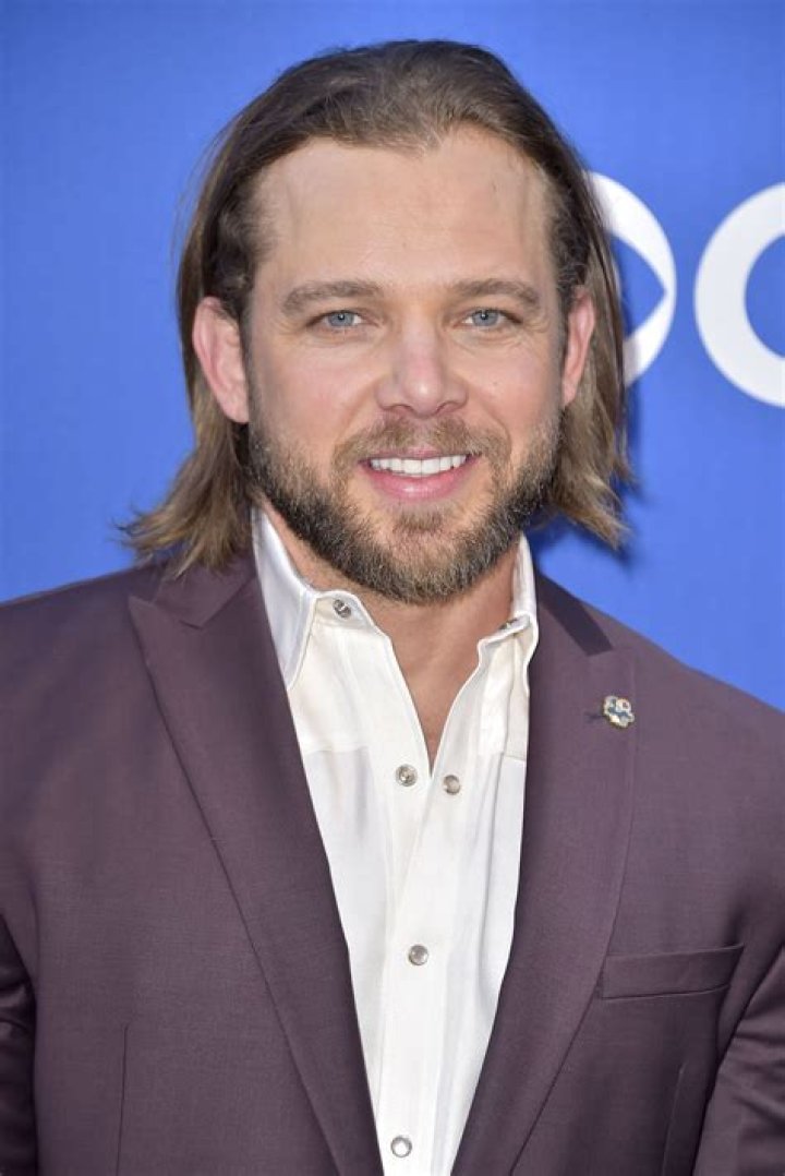 Max Thieriot's Wiki Bio, age, height, wife Lexi Murphy, net worth
