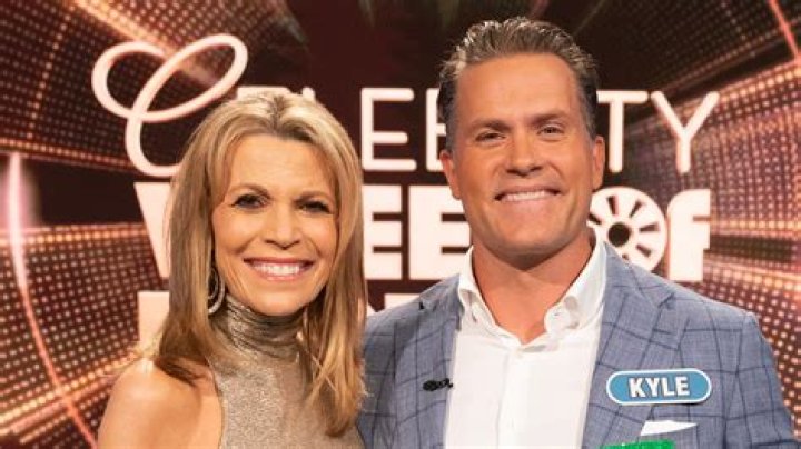 Meet Frogger CoHost Kyle Brandt Wife Brooke Brandt