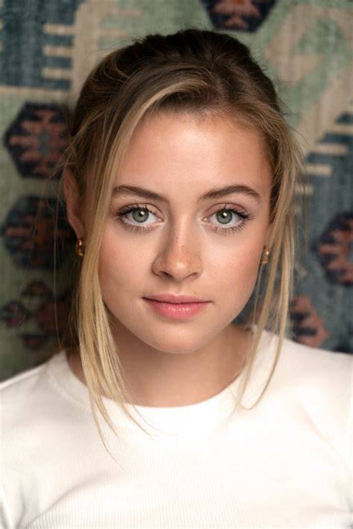 Meet Rising Star Emma Meisel Age, Career, Boyfriend