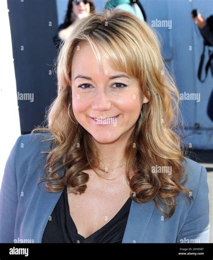 Megyn Price- Bio, Age, Height, Husband, Net Worth, Career |