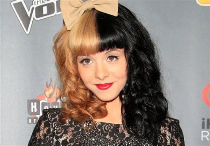 Melanie Martinez Upsets Some Fans Over 400 'MeetandGreet' — with a