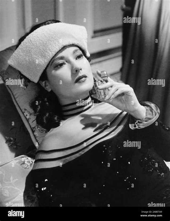 Merle Oberon (1946) Merle oberon, Hollywood, Glamour movie