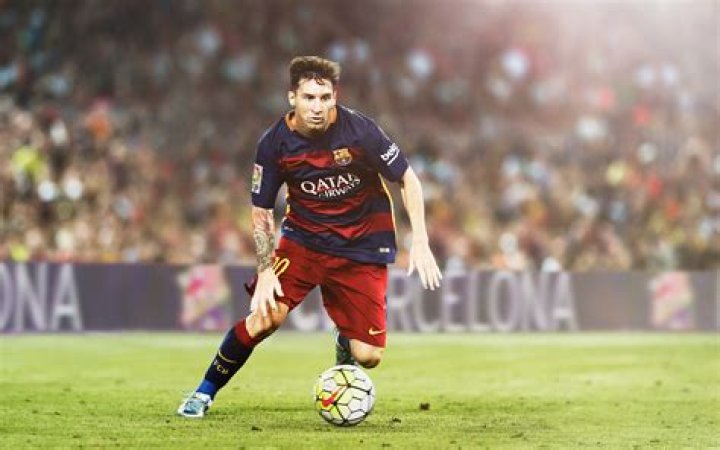 Messi wide
