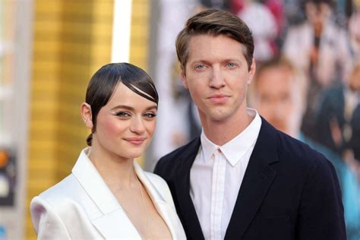 Met wie heeft Joey King een relatie? Celebrity.fm 1 officiële