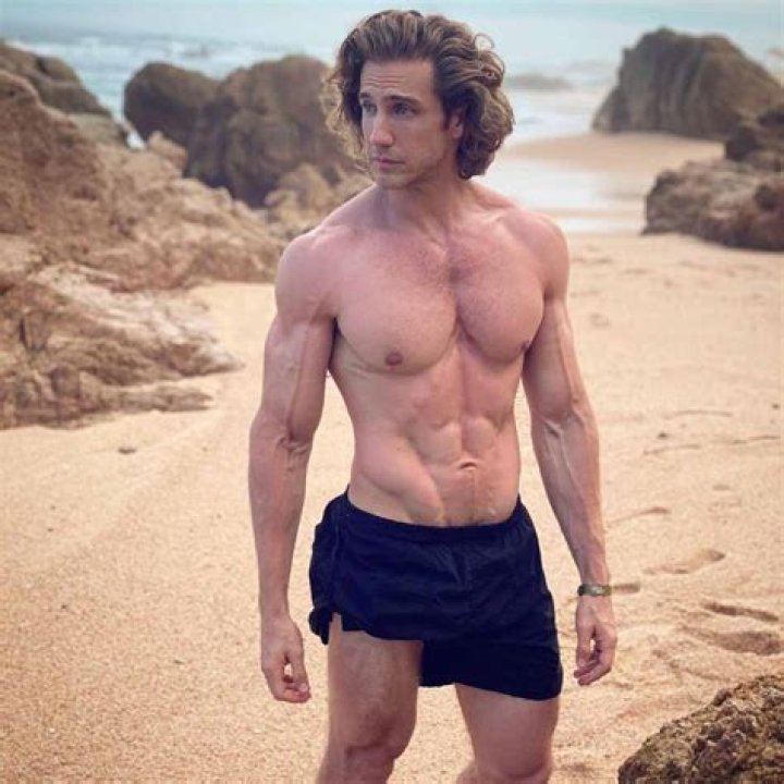 Mexican Actor Eugenio Siller Bio 2021, Career, latest Net Worth