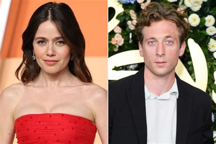 Molly Gordon Pregnant Molly Gordon Height Bio Boyfriend Facts Weight