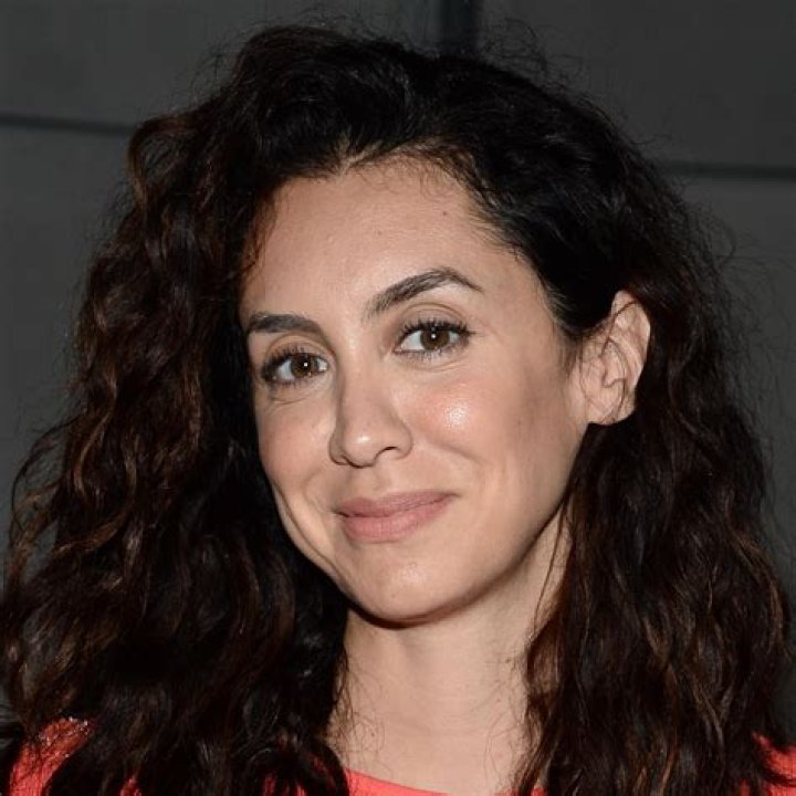 Mozhan Marn&ograve; 'Girls' TV Series Season Finale Premiere in NYC 2/2/ 2017