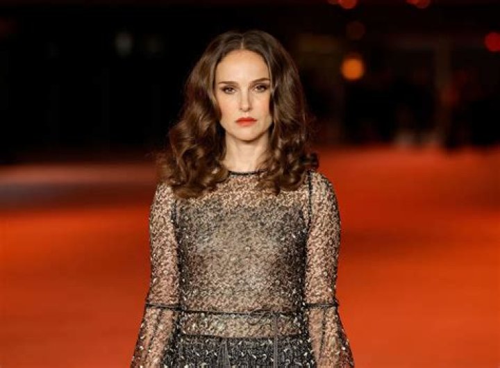 Natalie Portman breast expansion by N11OrdoSkirata on DeviantArt