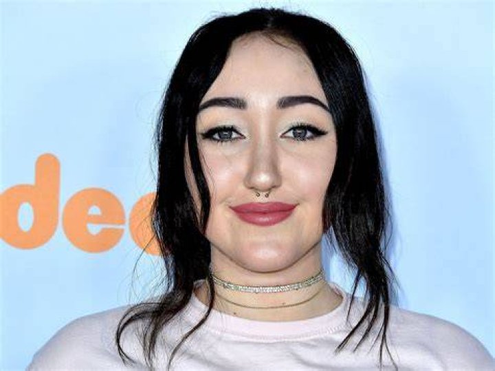 Noah Cyrus Gets Finger Tattoo Teen Vogue