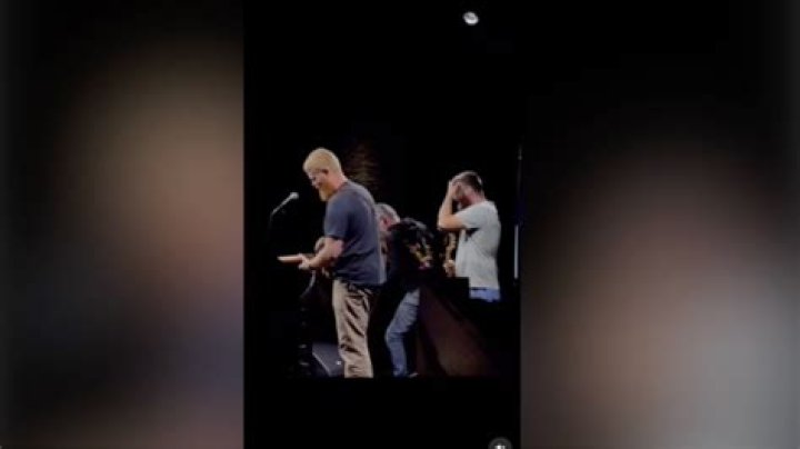 Oliver Anthony Preforms At Joe Rogan’s Austin Comedy Club