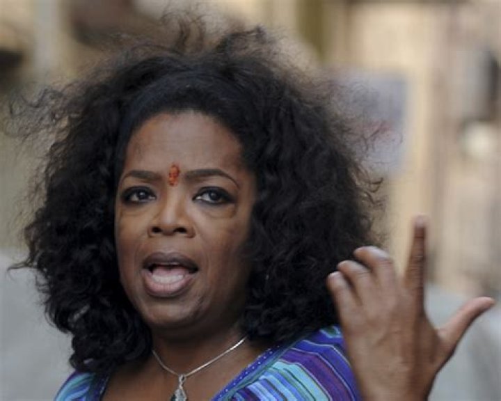 Oprah Winfrey in India Bodyguards arrested for scuffle with reporters