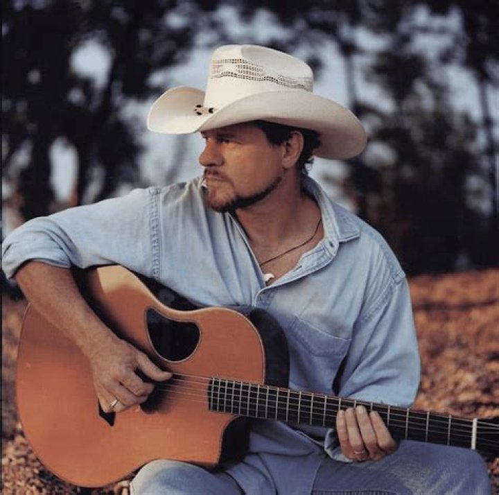 Paul Overstreet To Host Benefit Concert For Waverly Flood Victims