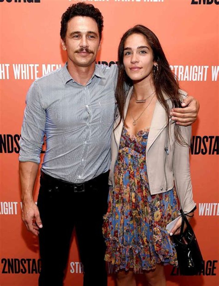 Photo james franco girlfriend afternoon stroll 03 Photo 4134132