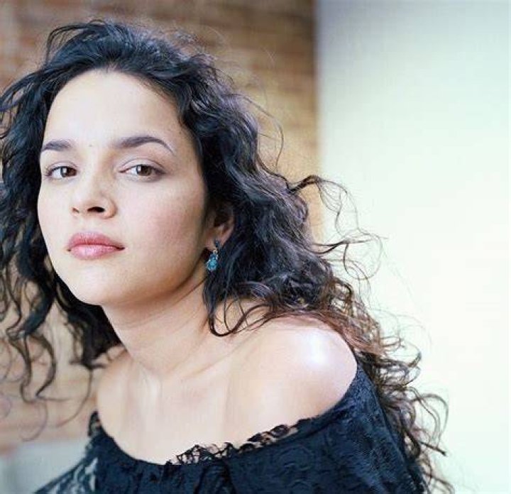 Pin by Itza Trapp on ️ ️NORAH JONES ️ ️ Norah jones, Jazz artists