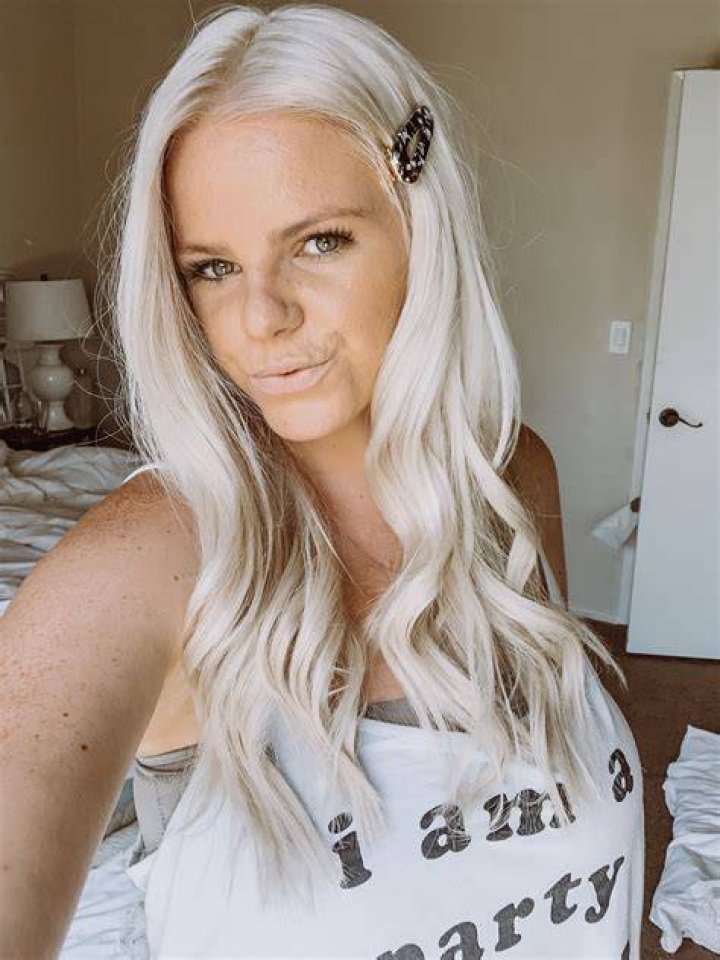 Platinum blonde . Mom selfie in 2020 Platinum blonde, Creamy blonde