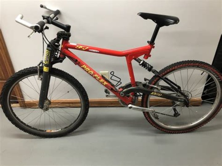 ProFlex 857 Expert 19in Frame Red 26in Wheels PGH20188