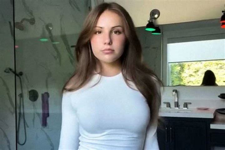 rating her onlyfans... YouTube