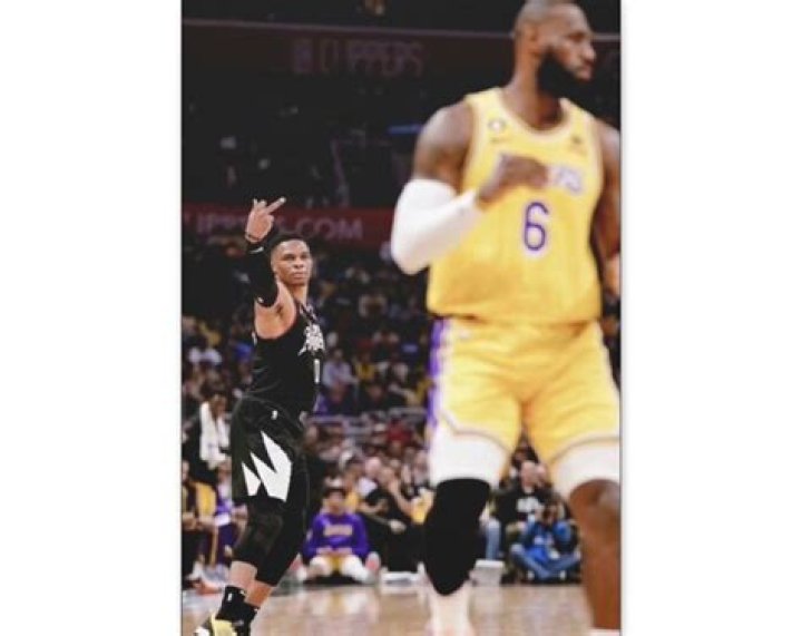 Russell Westbrook Flipping Lebron James off Canvas Etsy