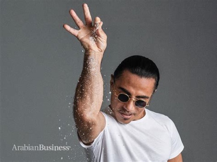 Salt Bae Mega粉丝说,在开会期间耸了耸肩后,厨师不再是“他的英雄” 必威杯足球