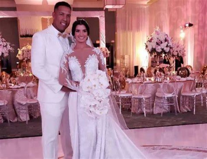 Salvador Perez Bio, Married, Wife, Son, Family, Salary, Age, Height