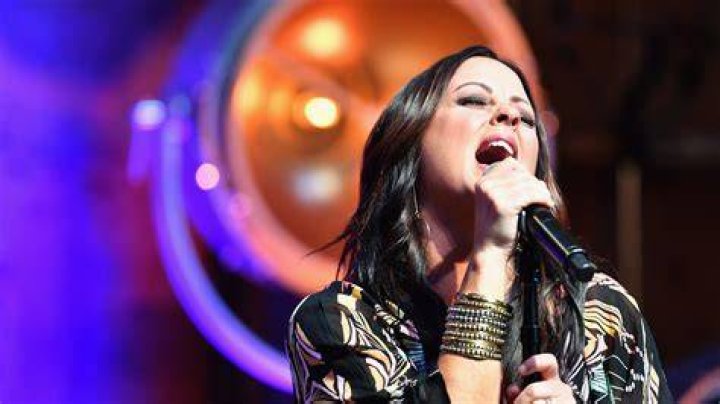 Sara Evans' Daughter Olivia Evans Makes Pop Debut With 'Of Course I Do